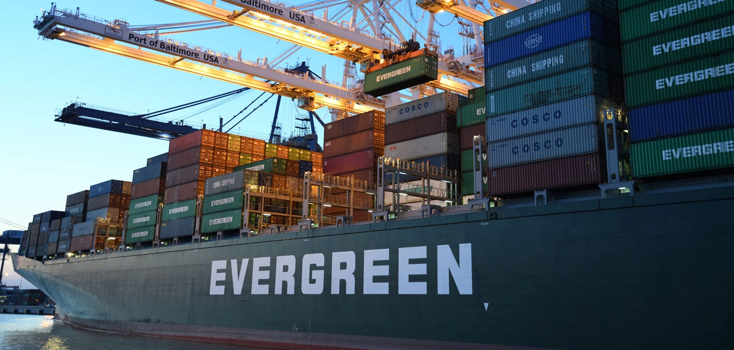 Evergreen Ship with container for export